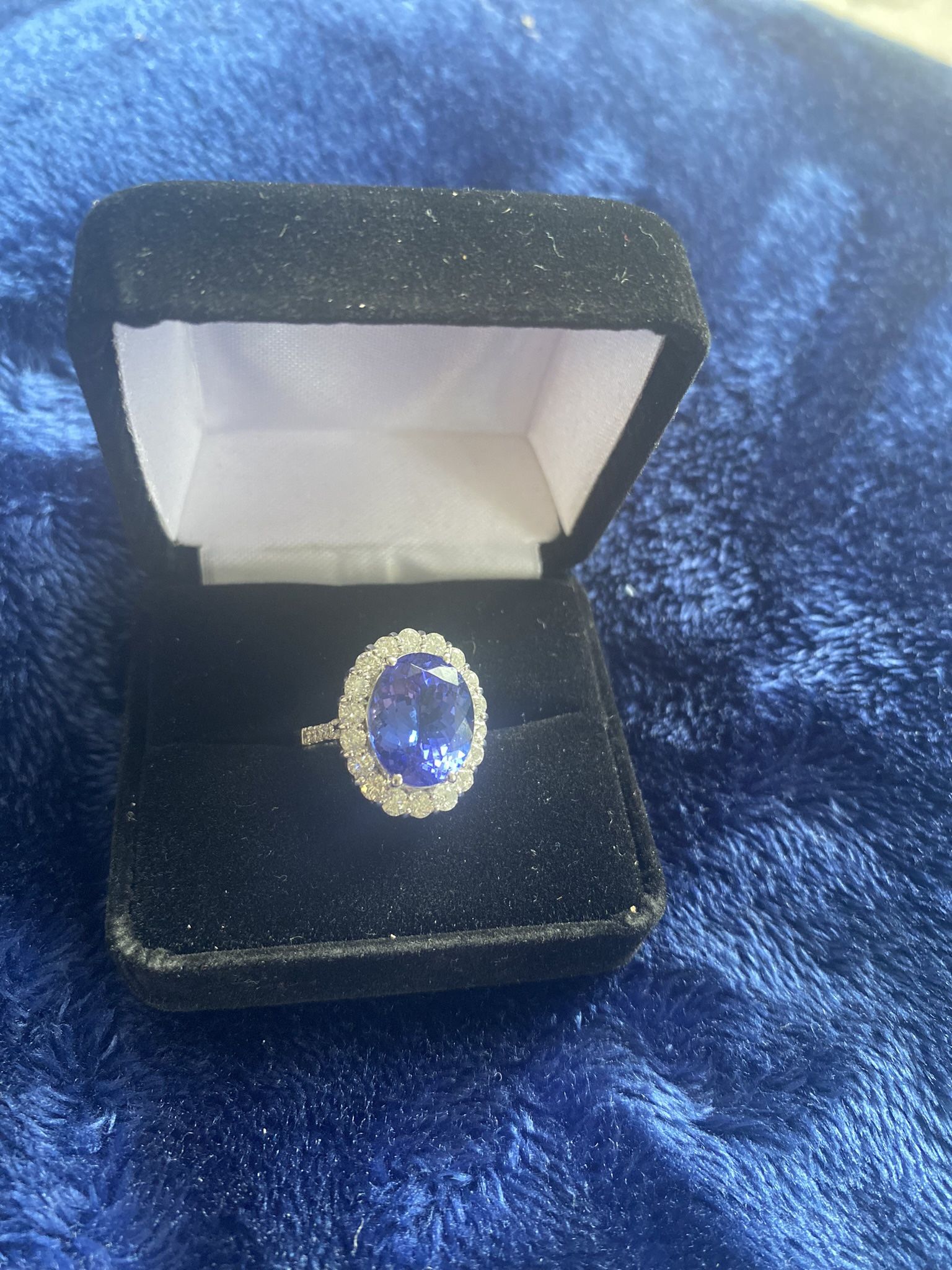 Tanzanite and Diamond Ring 14K white gold