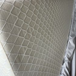 Semi-new Mattress / Thick Memory Foam 
