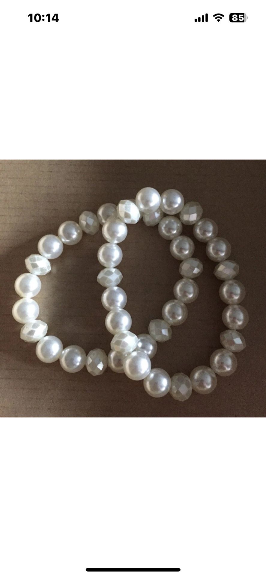 Faux pearl stretchy bracelet set.