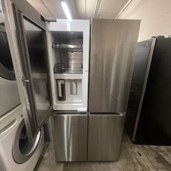 Samsung BESPOKE 4-Door Fridge w/ Beverage Center – $1000 OTD