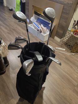 TOUR MODEL GOLF CLUBS WITH GOLF BAG (AMERICAN GOLF BAGS)