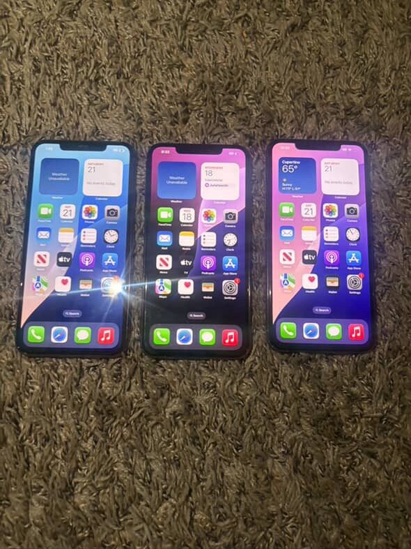 iPhone 11 Pro Maxes Unlocked Read Description 