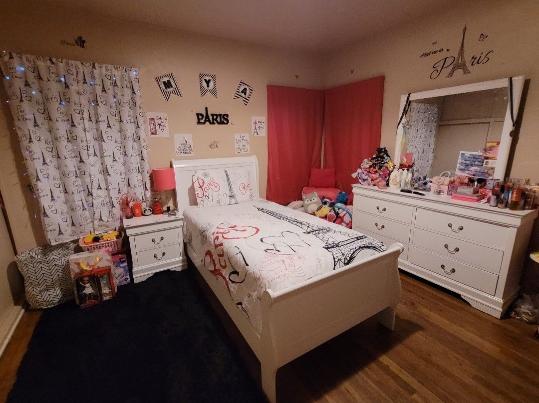 Twin Bed With Dresser, Mirror, & Nightstand $200obo