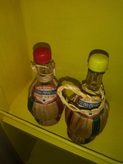 Vintage Vino Salt & Pepper Shakers $5 Golden Hill