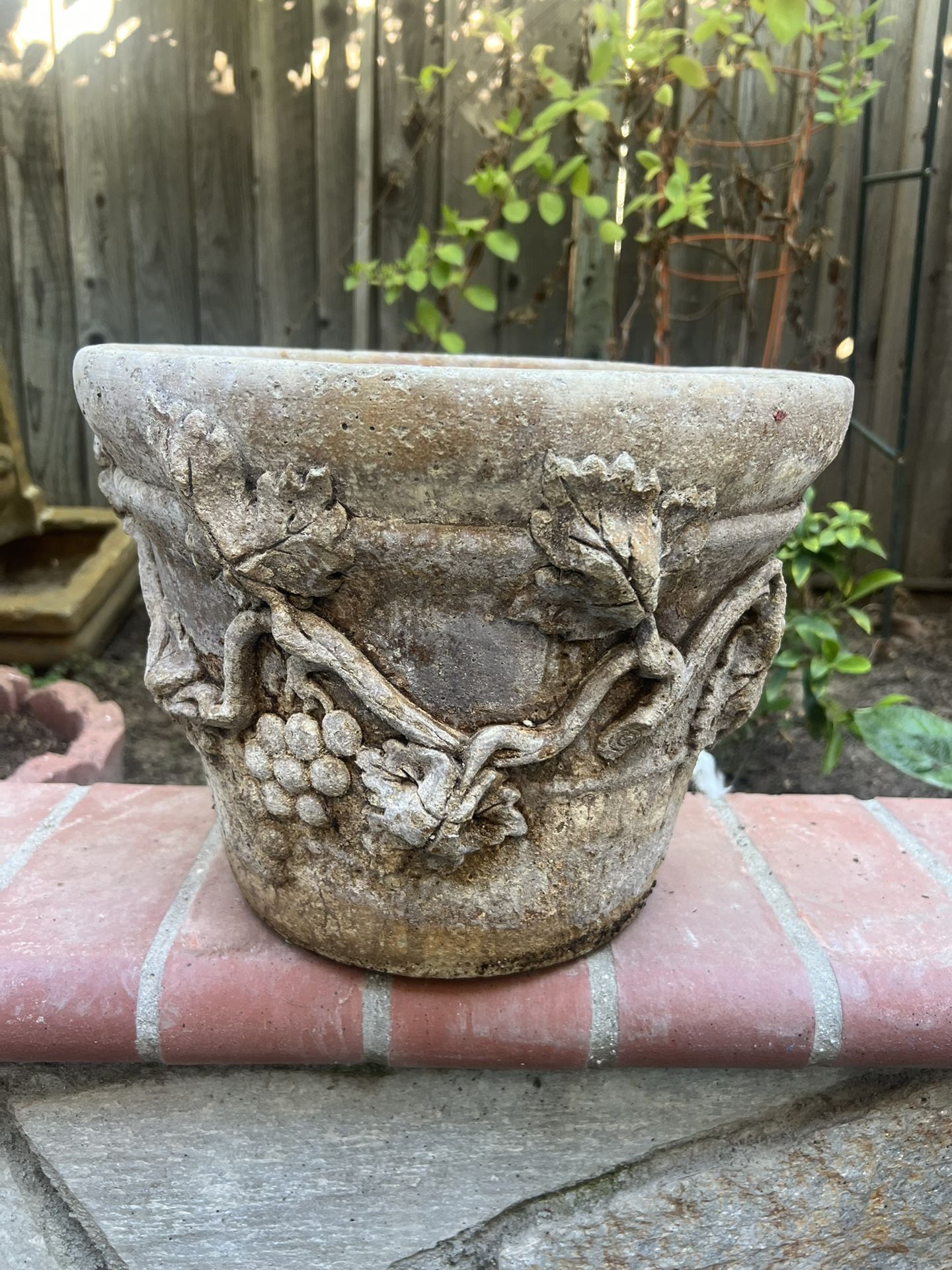Antique Beautiful Cast Stone Grape Leaf Garden Planter 14”x11”