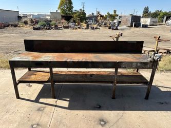 Metal work bench with vice