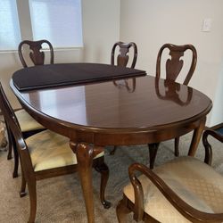 Thomasville Vintage Winston Cherry Dining Set