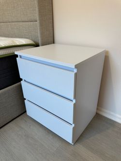 White 3-Drawer Nightstand
