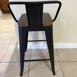 4 High Chairs/ Bar Stools