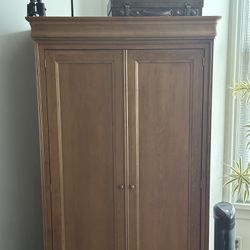 Cabinet / armoire