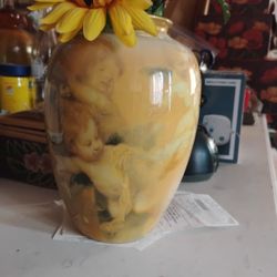 Beautiful Baby Angels Vase Or Urn
