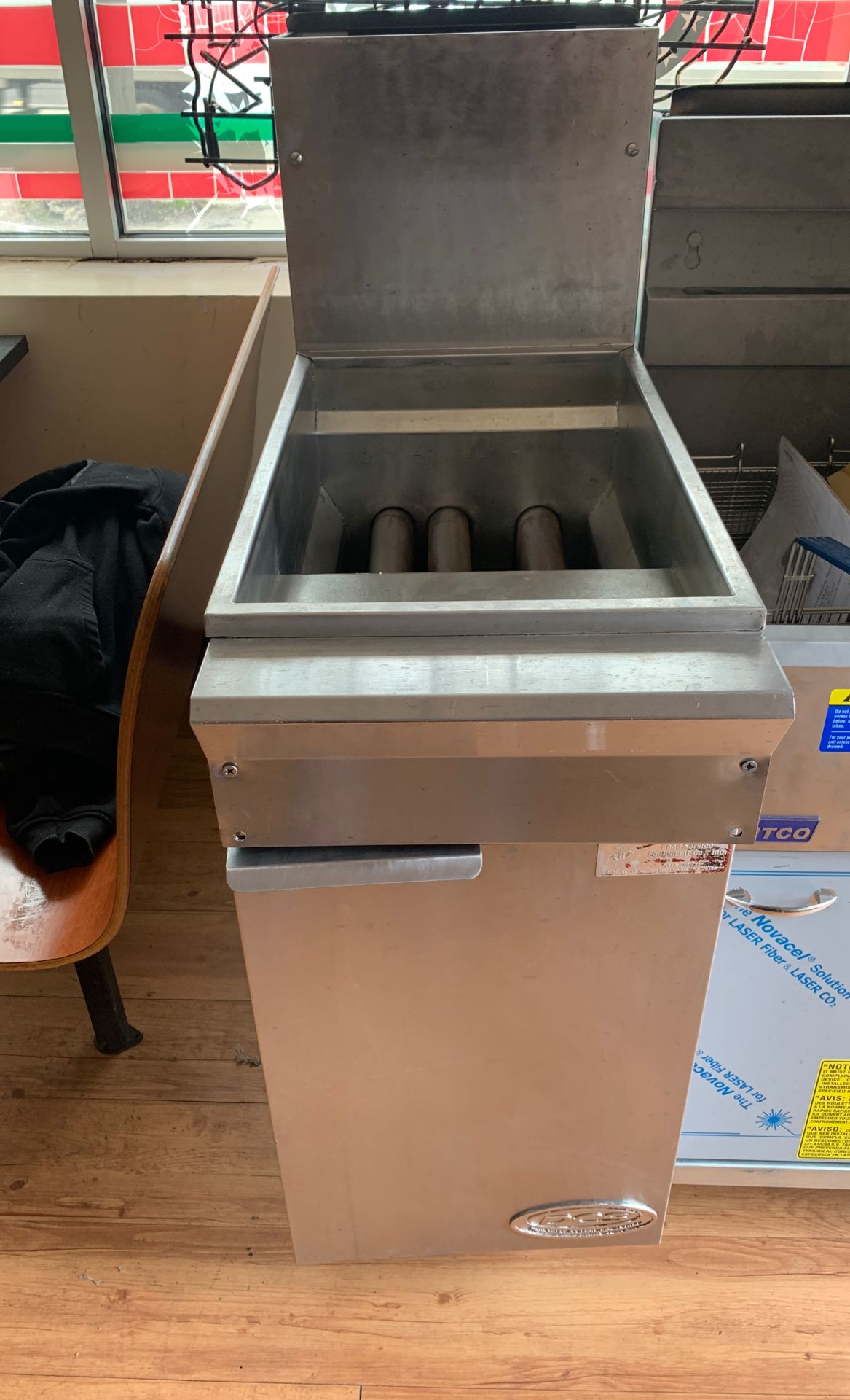 Stainless steel floor model fryer gas