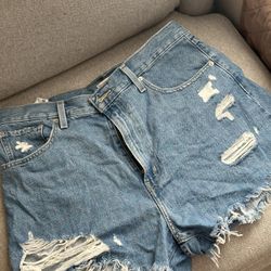 Women’s Levis High Waisted Mom Shorts Size 33