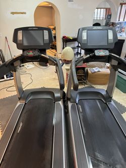 Life Fitness 95T Treadmills (2)