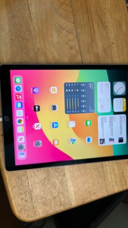I pad pro 12.9”, 256gb, iOS 17.7,works great
