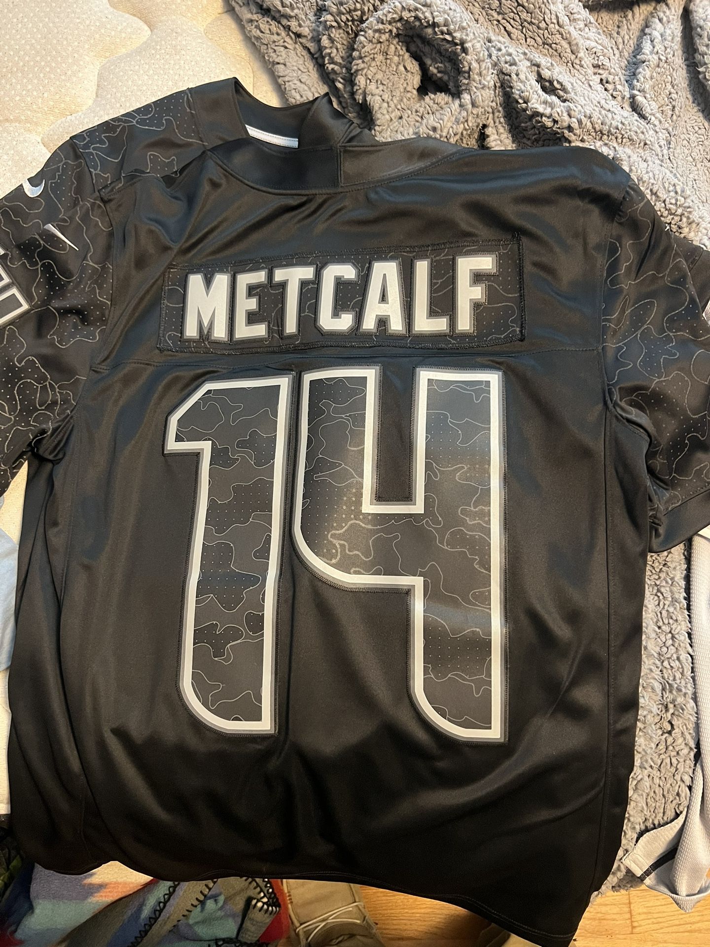 Seahawks Jersey Metcalf 14 Size Medium
