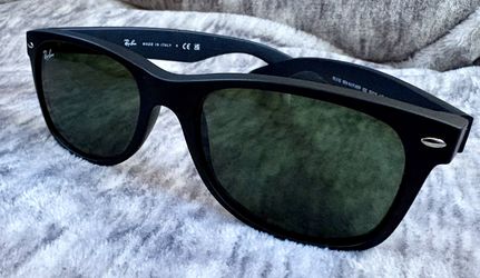 Ray-Ban RB2132 New Wayfarer Classic sunglasses in matte black with green G-15 lenses