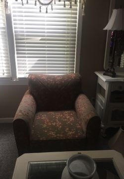 Medium size chair.
