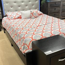 Jaylen 5 Pcs Bedroom Sets Queen/King Beds Dressers Nightstands Mirrors and Chests 