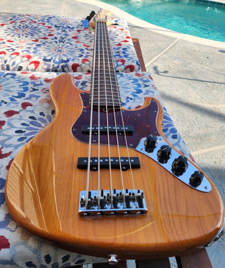 Fender Jazz Bass 5 Strings