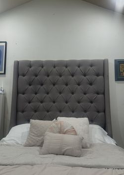 QUEEN SIZED BED ONLY USED 2 X GREAT CONDITIONS !πππ