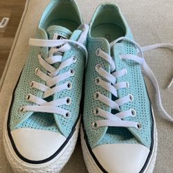 Women's 8 Agua Blue Converse