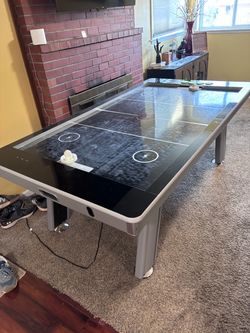 Floor hockey table
