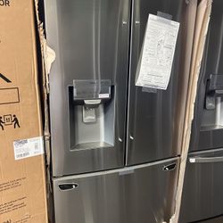 New Lg French Style Stainless Steel Full Size Refrigerator 