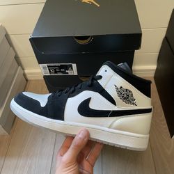 Jordan 1 Mid “Diamond Short”