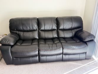 Avenger Black Power Reclining Sofa – Great Condition – $900 (Allen, TX)