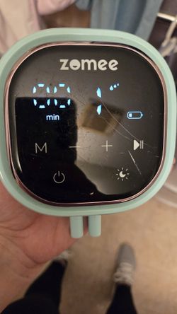 Zomee Breastpump And Flanges 