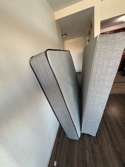 Queen mattress and box spring free