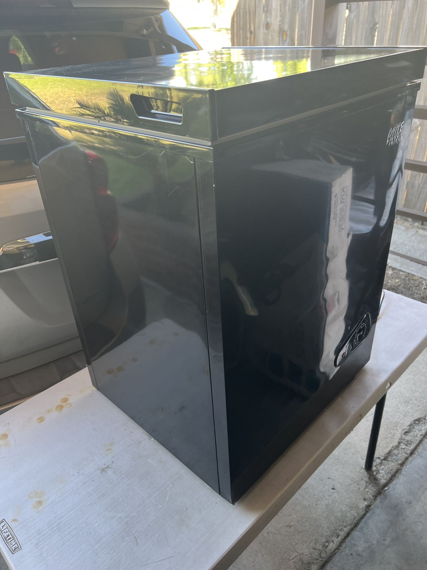 Krib Bling 5.0 Cu.Ft Chest Freezer with 7 Gears Temperature Adjustment, Deep Compact Freezer with a Removable Basket, Suitable for Kitchen, Garage,