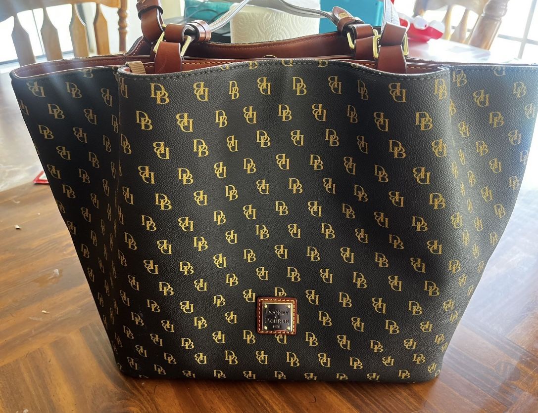 Dooney & Bourke Tote Purse