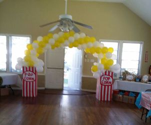 Popcorn balloon arch