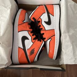 Jordan 1 Mid Size 6.5 Y