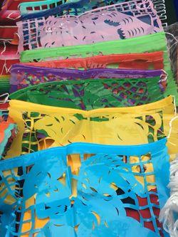 Papel picado tradicional Mexicano multicolor