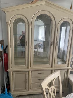 China Cabinet That Lights Up