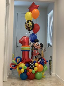 Mickey Mouse balloon bouquet