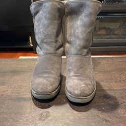 Grey Ugg Size 5
