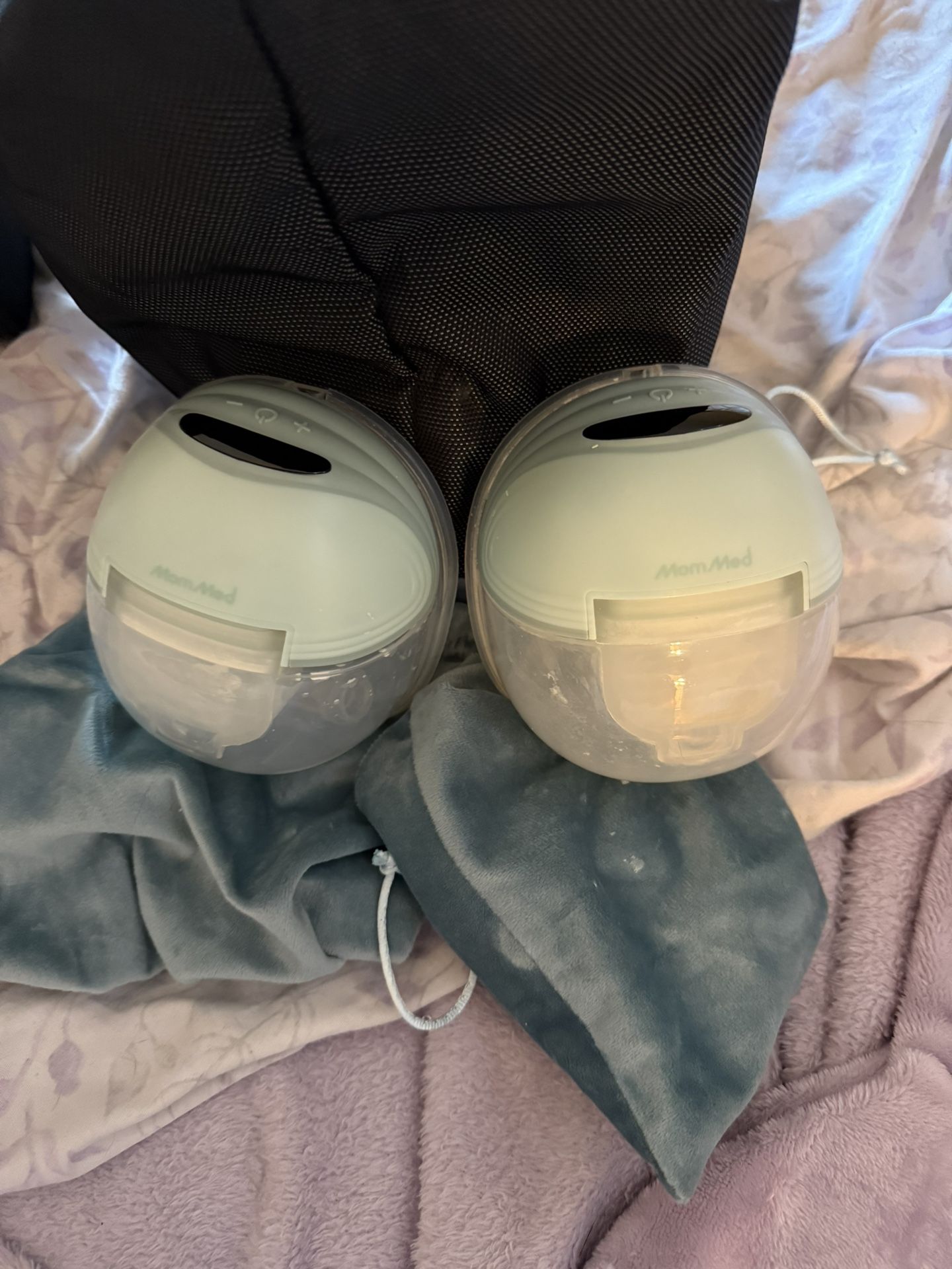 Breast pump 