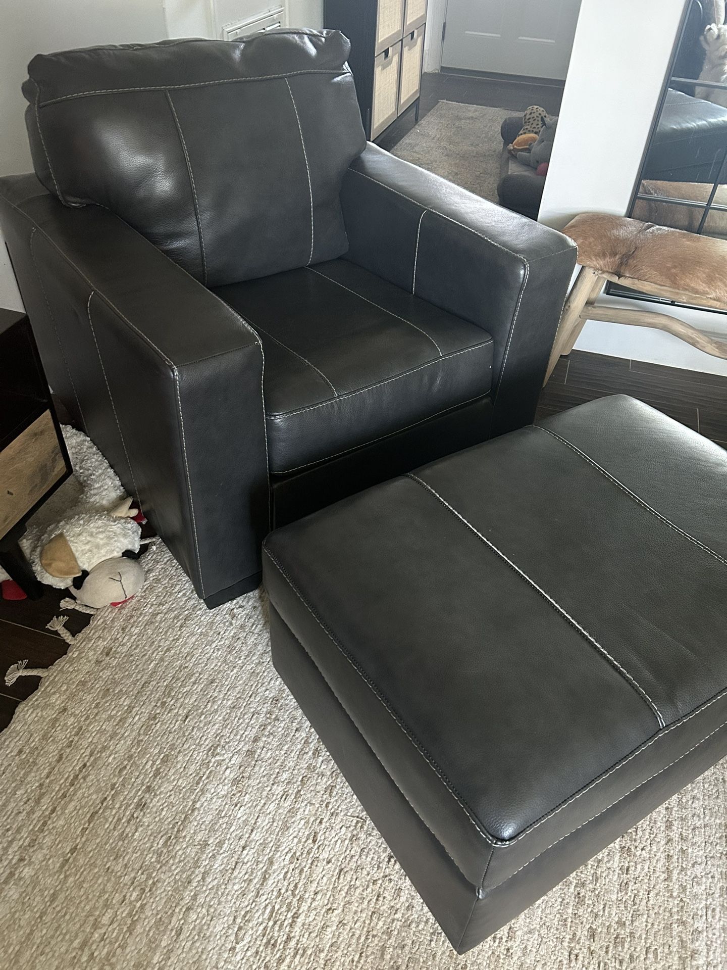 Leather Arm Chair With Ottoman - Great Condition 