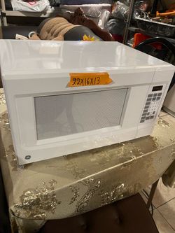 Excellent condition microwave and kitchen organizers