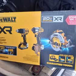 DeWalt  3piece XR Tool Kit With Battery And Tote Included 