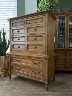 Thomasville Dresser Chest