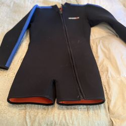 NEW Henderson XL wetsuit,  a Thermoprene model, designed for warmth and flexibility in water sports like scuba diving Surfing.
