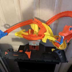 Hot Wheels City Pizza Slam Cobra Attack Playset