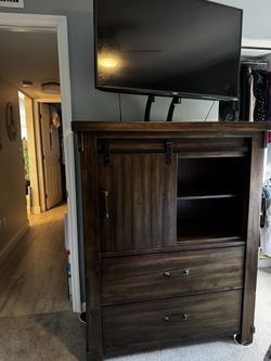 Chest/armoire
