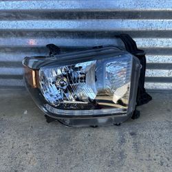 2018-2021 Toyota Tundra Headlight Oem
