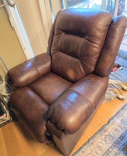 Ashley Stoneland Power Recliner w/ Adjustable Power Headrest — Great Condition